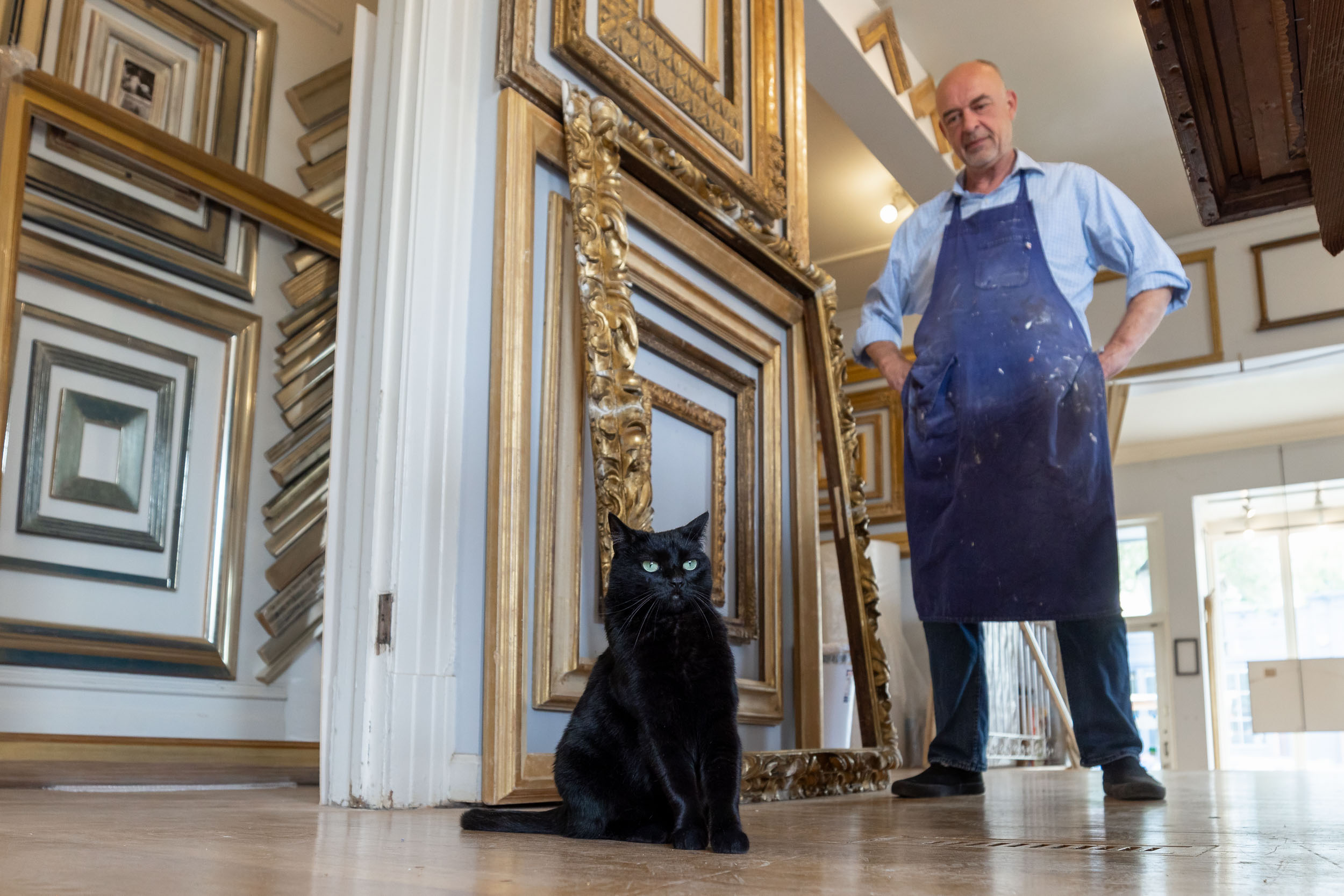 black-cat-in-san-francisco-frame-shop-with-owner-5854-Edit